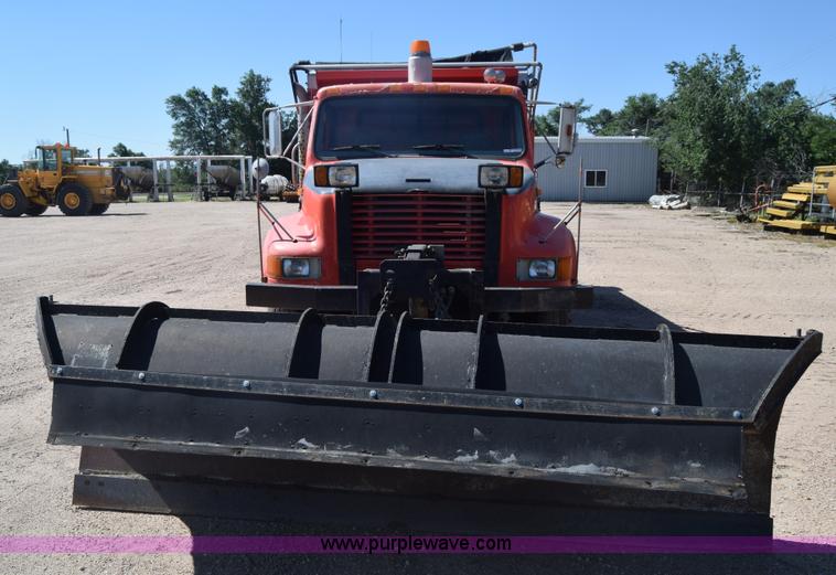 image for item CB9129 1997 International 4900 dump truck