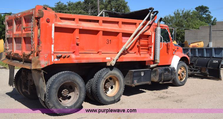 image for item CB9129 1997 International 4900 dump truck