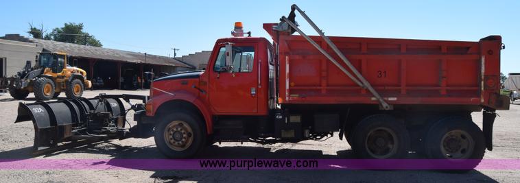 image for item CB9129 1997 International 4900 dump truck