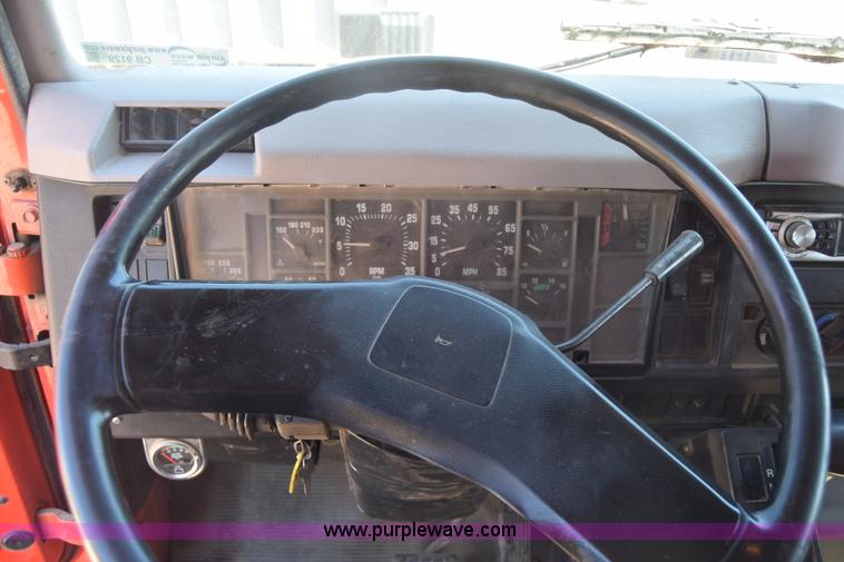 image for item CB9129 1997 International 4900 dump truck