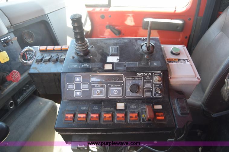 image for item CB9129 1997 International 4900 dump truck