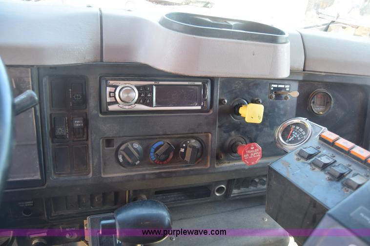 image for item CB9129 1997 International 4900 dump truck