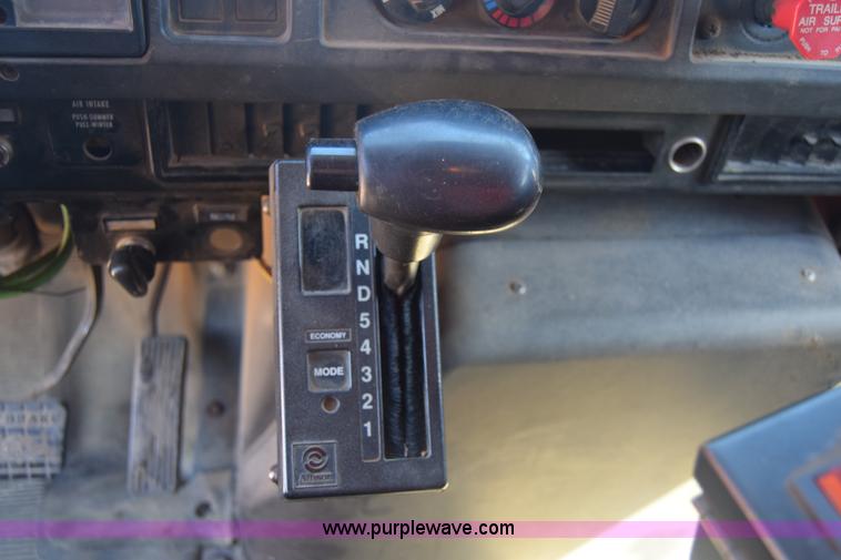 image for item CB9129 1997 International 4900 dump truck