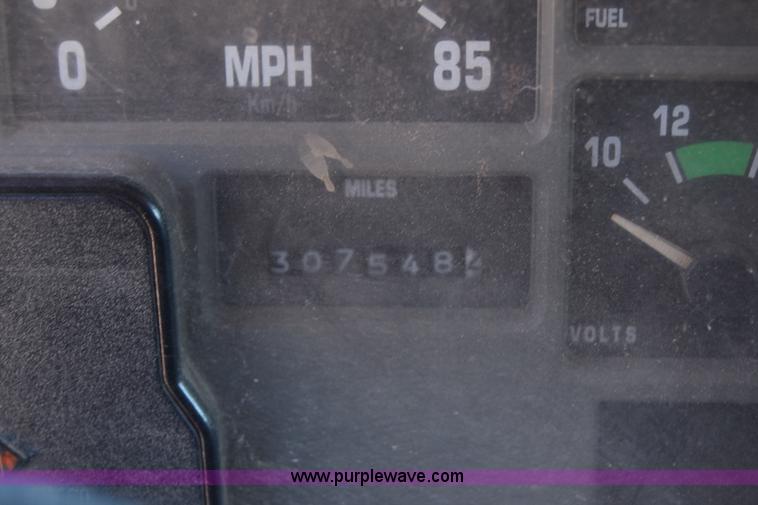 image for item CB9129 1997 International 4900 dump truck