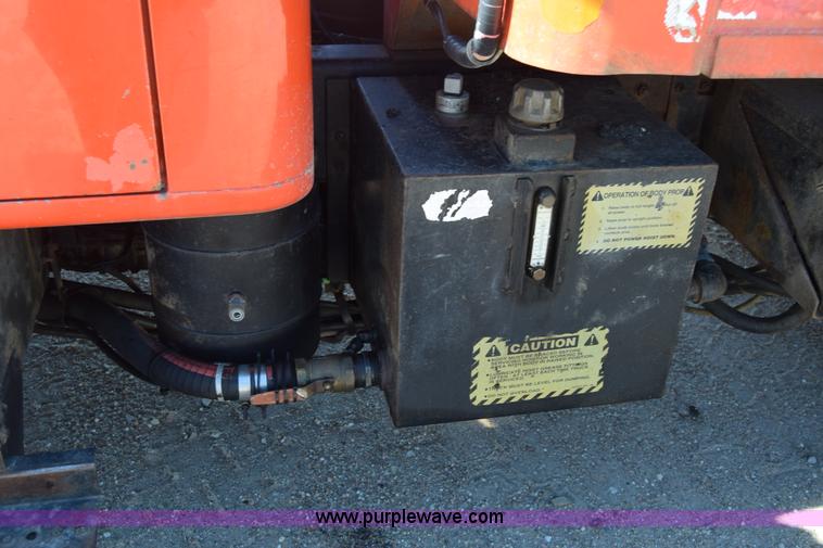 image for item CB9129 1997 International 4900 dump truck