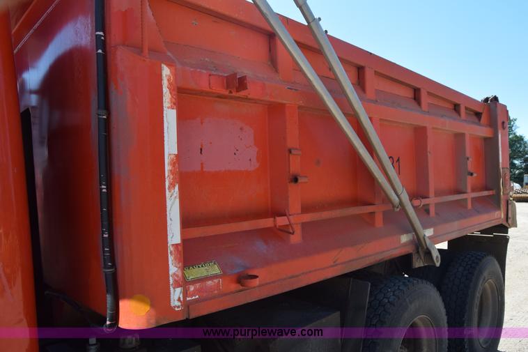 image for item CB9129 1997 International 4900 dump truck