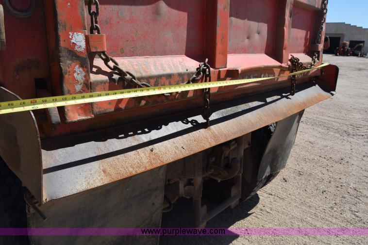 image for item CB9129 1997 International 4900 dump truck