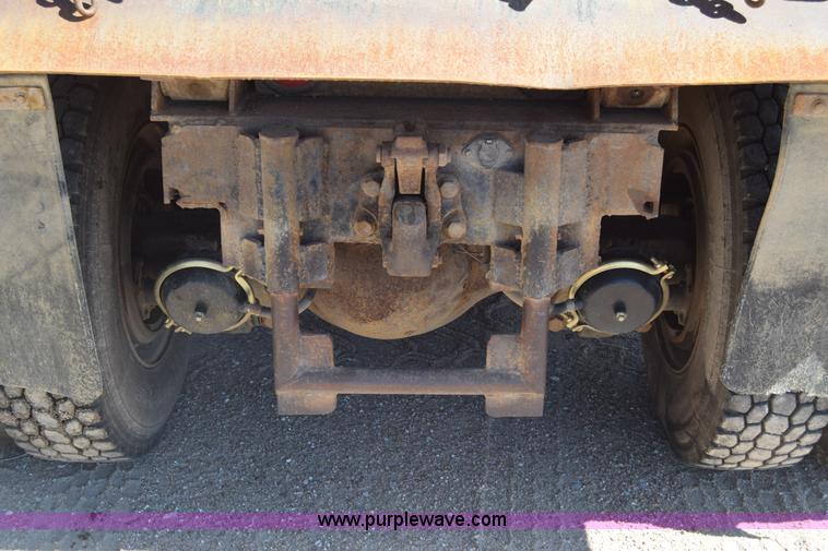 image for item CB9129 1997 International 4900 dump truck