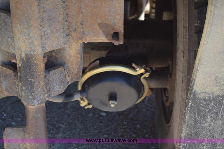 image for item CB9129 1997 International 4900 dump truck