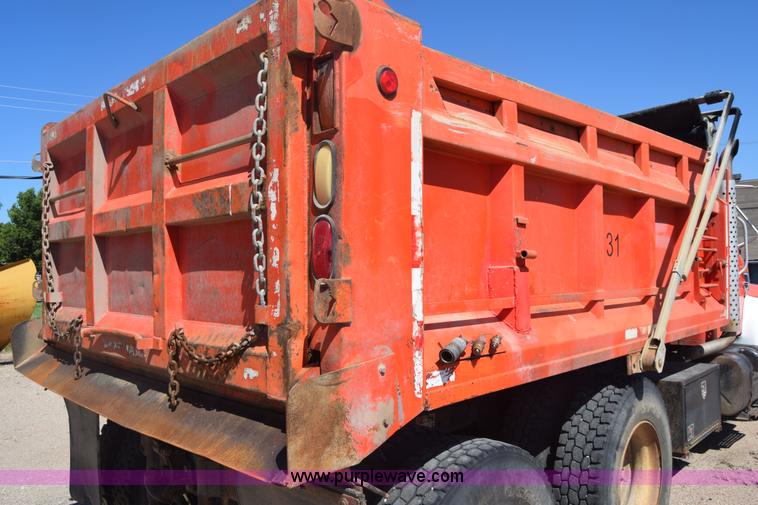 image for item CB9129 1997 International 4900 dump truck
