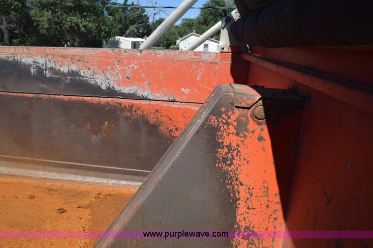 image for item CB9129 1997 International 4900 dump truck