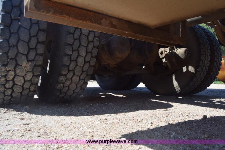 image for item CB9129 1997 International 4900 dump truck