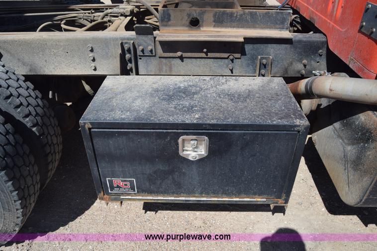 image for item CB9129 1997 International 4900 dump truck