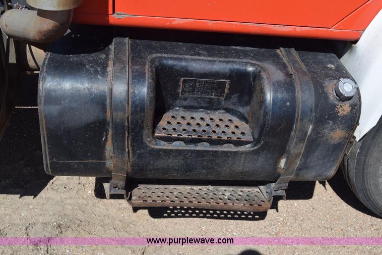 image for item CB9129 1997 International 4900 dump truck