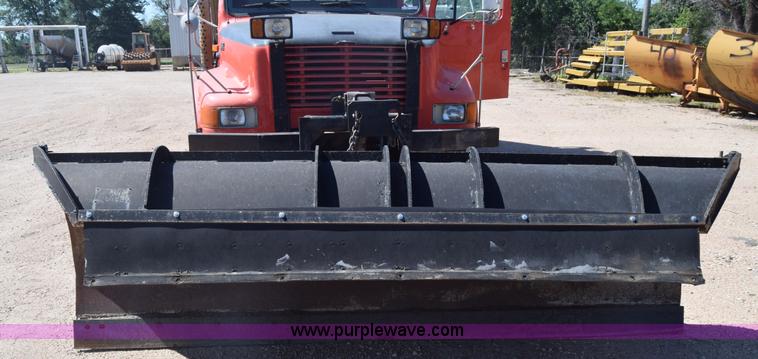 image for item CB9129 1997 International 4900 dump truck