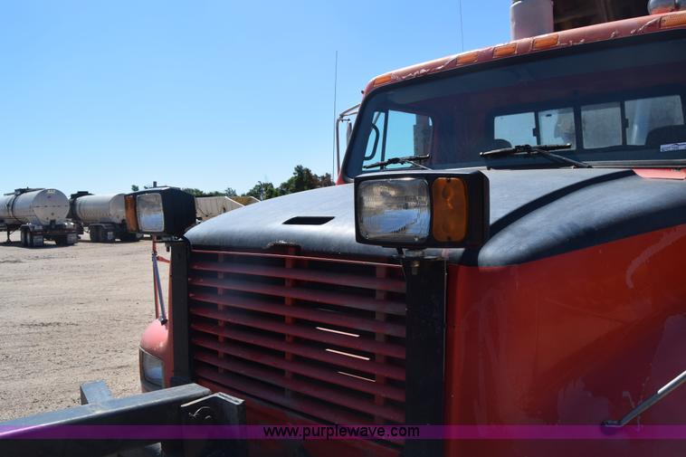 image for item CB9129 1997 International 4900 dump truck