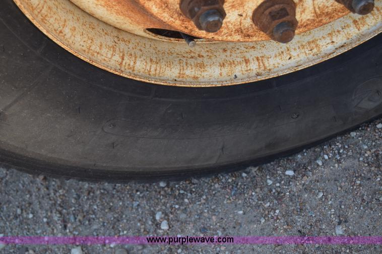 image for item CB9129 1997 International 4900 dump truck