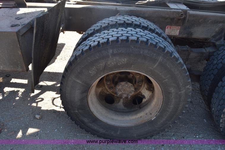 image for item CB9129 1997 International 4900 dump truck