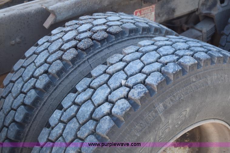 image for item CB9129 1997 International 4900 dump truck