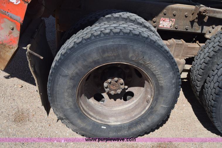 image for item CB9129 1997 International 4900 dump truck