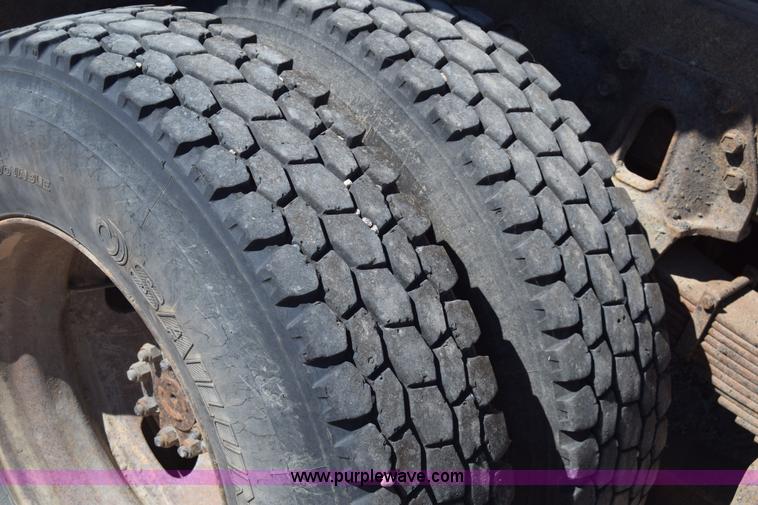 image for item CB9129 1997 International 4900 dump truck