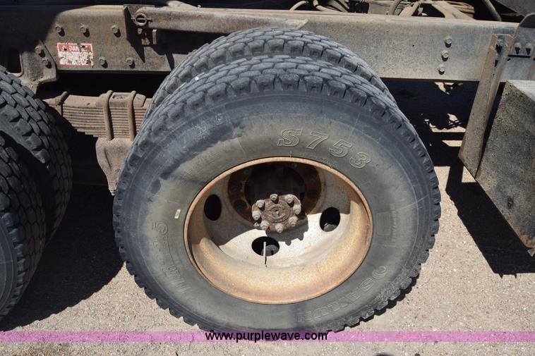 image for item CB9129 1997 International 4900 dump truck