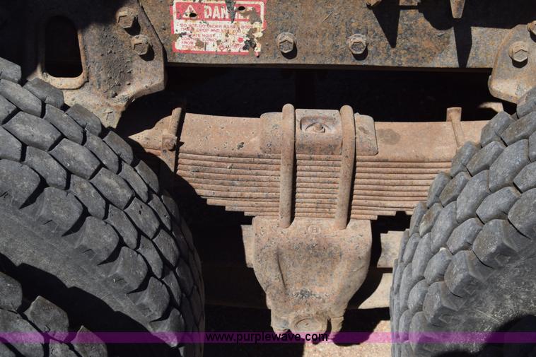 image for item CB9129 1997 International 4900 dump truck