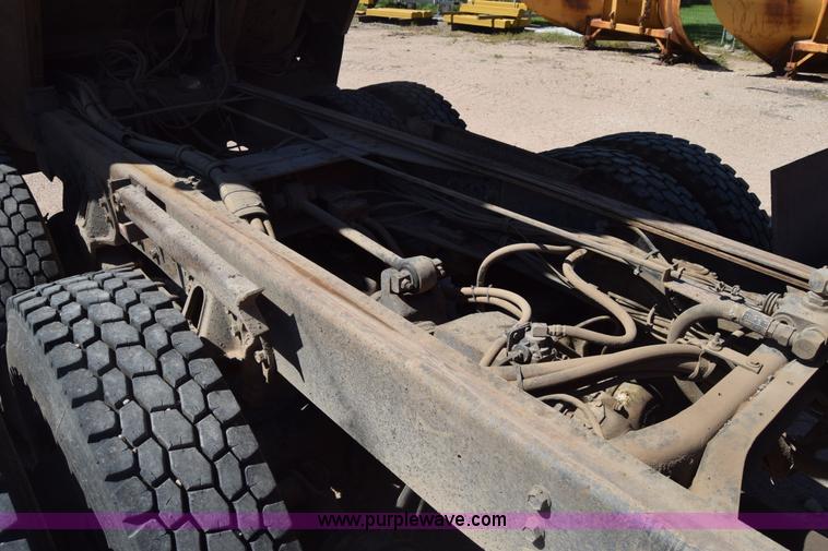 image for item CB9129 1997 International 4900 dump truck