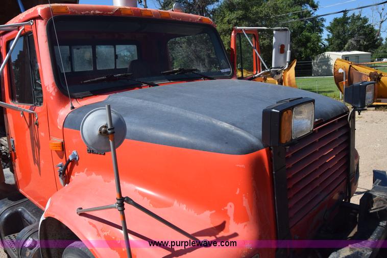 image for item CB9129 1997 International 4900 dump truck