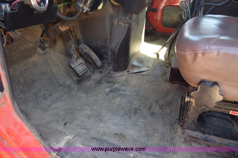 image for item CB9129 1997 International 4900 dump truck