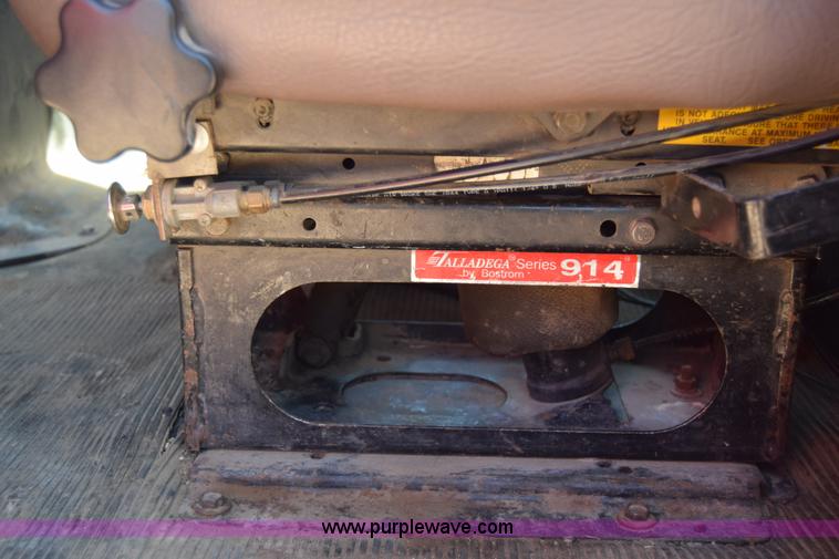 image for item CB9129 1997 International 4900 dump truck