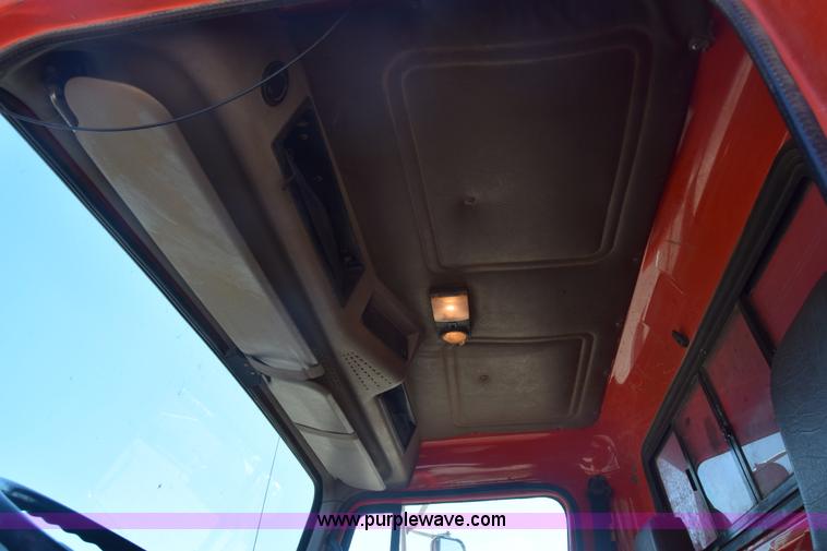 image for item CB9129 1997 International 4900 dump truck