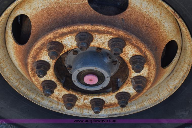 image for item CB9129 1997 International 4900 dump truck