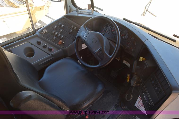 image for item CB9134 2009 International CE PB10500 school bus