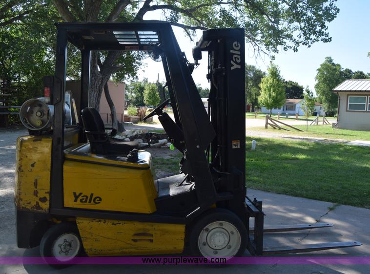image for item CB9166 2002 Yale GLC060ZGNGAE084 forklift