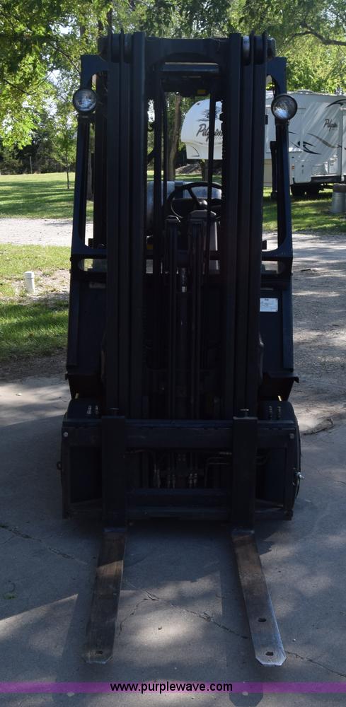 image for item CB9166 2002 Yale GLC060ZGNGAE084 forklift