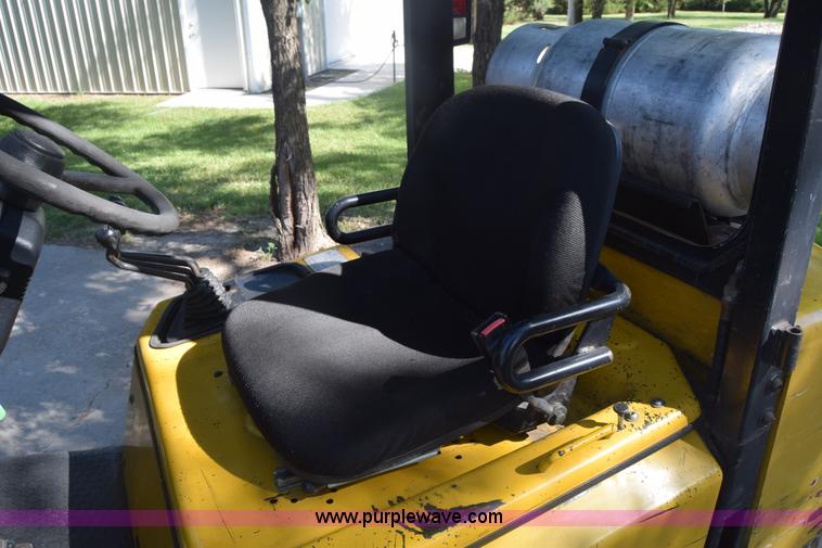 image for item CB9166 2002 Yale GLC060ZGNGAE084 forklift