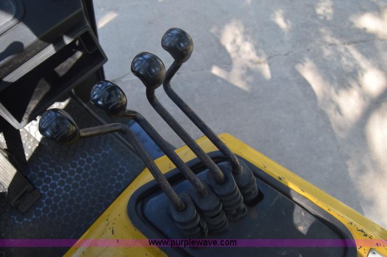 image for item CB9166 2002 Yale GLC060ZGNGAE084 forklift