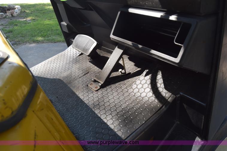 image for item CB9166 2002 Yale GLC060ZGNGAE084 forklift