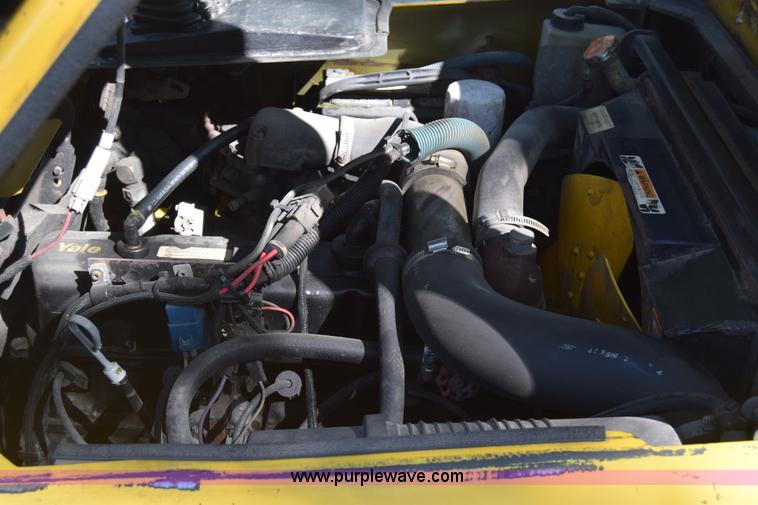 image for item CB9166 2002 Yale GLC060ZGNGAE084 forklift
