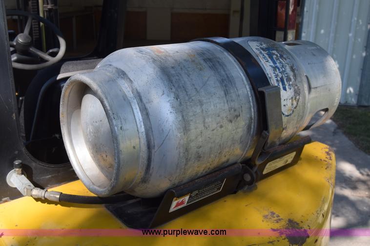 image for item CB9166 2002 Yale GLC060ZGNGAE084 forklift