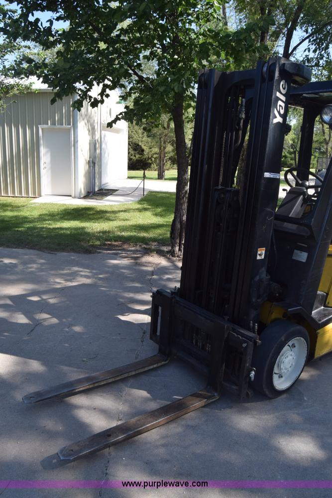 image for item CB9166 2002 Yale GLC060ZGNGAE084 forklift