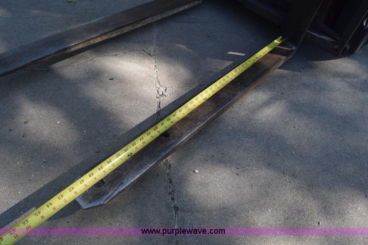 image for item CB9166 2002 Yale GLC060ZGNGAE084 forklift