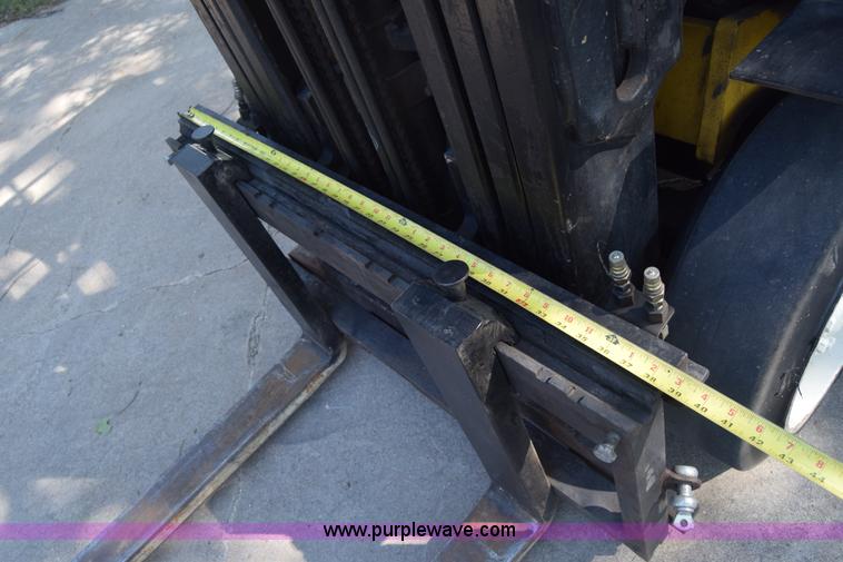 image for item CB9166 2002 Yale GLC060ZGNGAE084 forklift