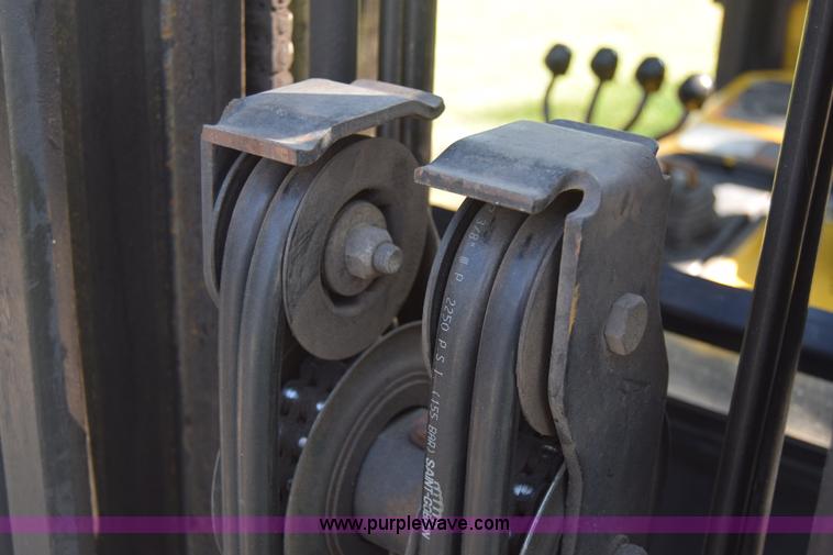 image for item CB9166 2002 Yale GLC060ZGNGAE084 forklift