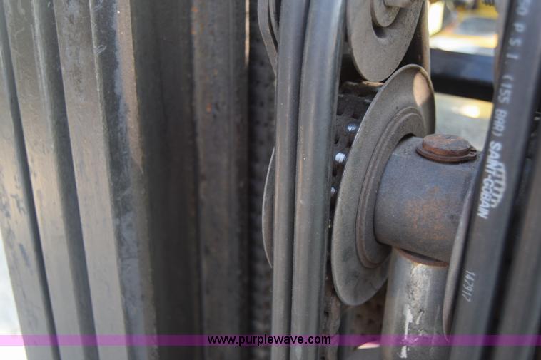 image for item CB9166 2002 Yale GLC060ZGNGAE084 forklift