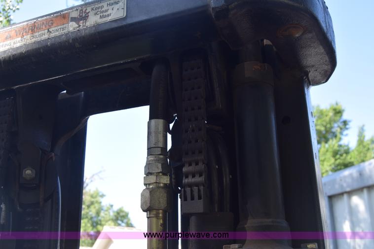 image for item CB9166 2002 Yale GLC060ZGNGAE084 forklift