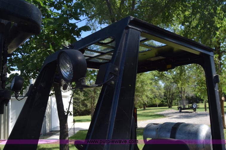 image for item CB9166 2002 Yale GLC060ZGNGAE084 forklift