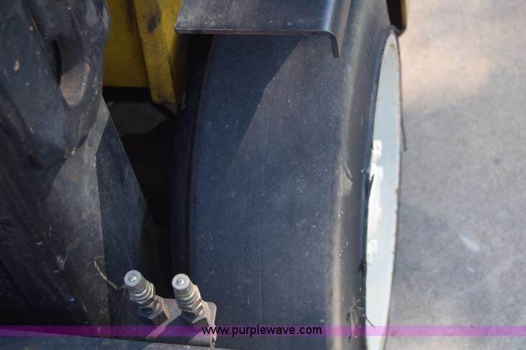 image for item CB9166 2002 Yale GLC060ZGNGAE084 forklift