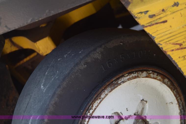 image for item CB9166 2002 Yale GLC060ZGNGAE084 forklift